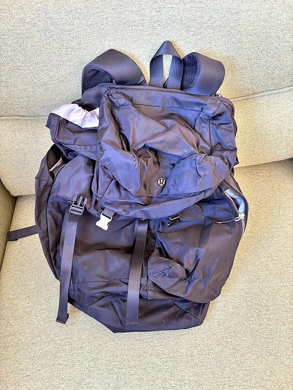 Lululemon 
Urban Nomad Large Backpack 35L
